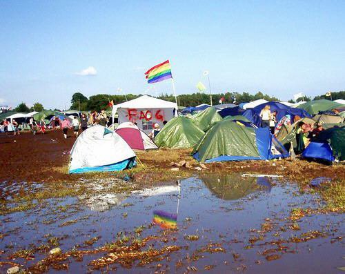 Festival of mud and rock under water