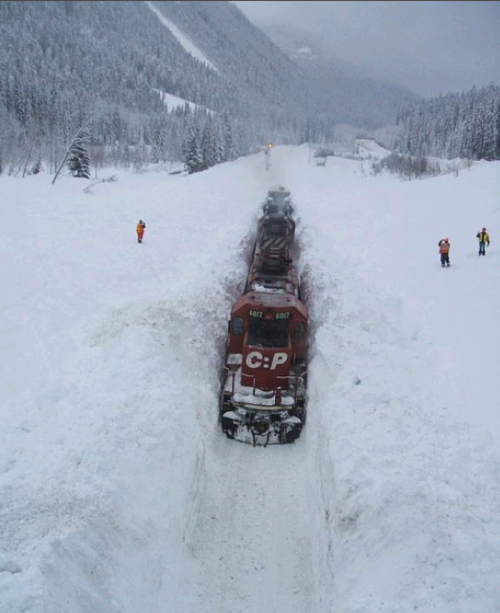 მატარებელი თოვლში, კანადა