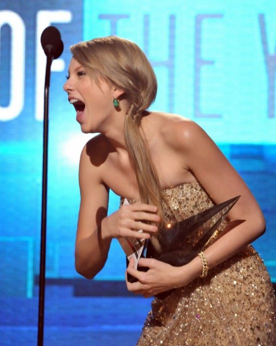 "Taylor Swift-ი ამერიკის 39-ე დაჯილდოვებაზე".