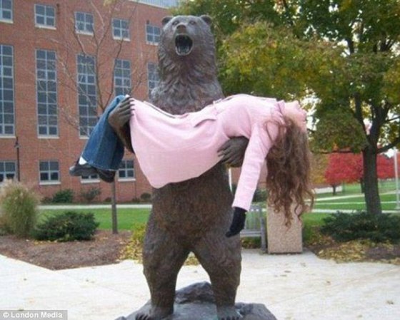 დათვმა გოგო "გადაარჩინა"