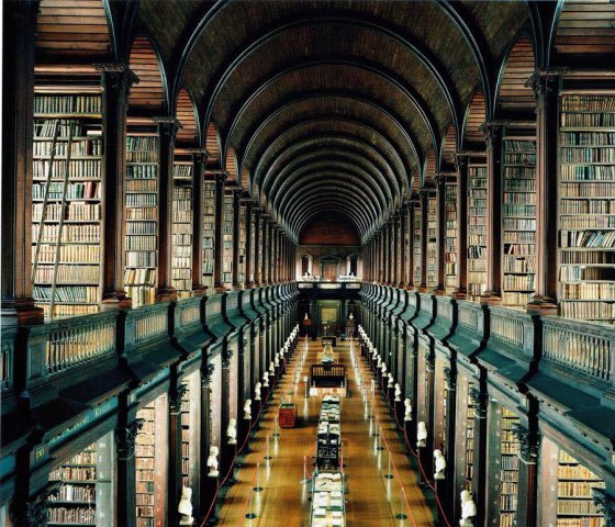 "ტრინიტის" ბიბლიოთეკა, ცნობილი როგორც "გრძელი ოთახი", დუბლინი, ირლანდია