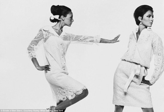 60 - იანი წლების მოდელები - Marisa Berenson and Jennifer O'Neill, VOGUE, 1965
