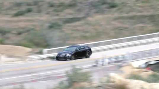 მესედესი vs კადილაკი Super Wagon Drag Race! Cadillac CTS-V vs Mercedes