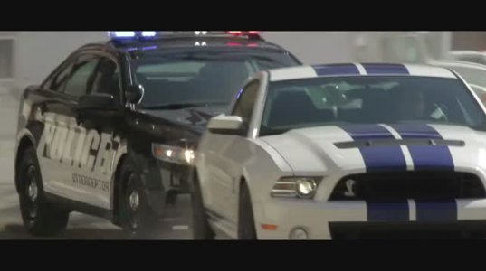 2013 Ford Shelby GT500 vs Cop Cars: Police Chase!