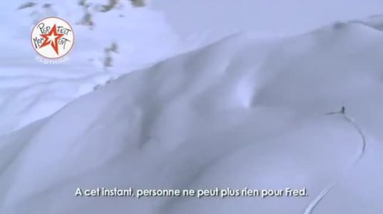 სნოუბორდისტი ხტება 107 მეტრიდან