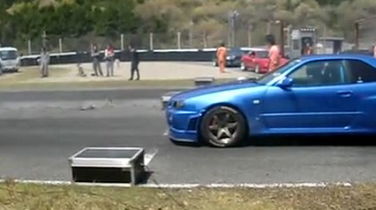 R34-800hp.Vs toyota